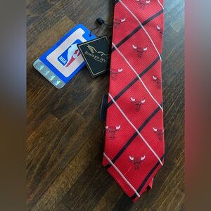 NBA Ties Men's Chicago Bulls Necktie Basketball 100% Silk Tie Red Black NWT